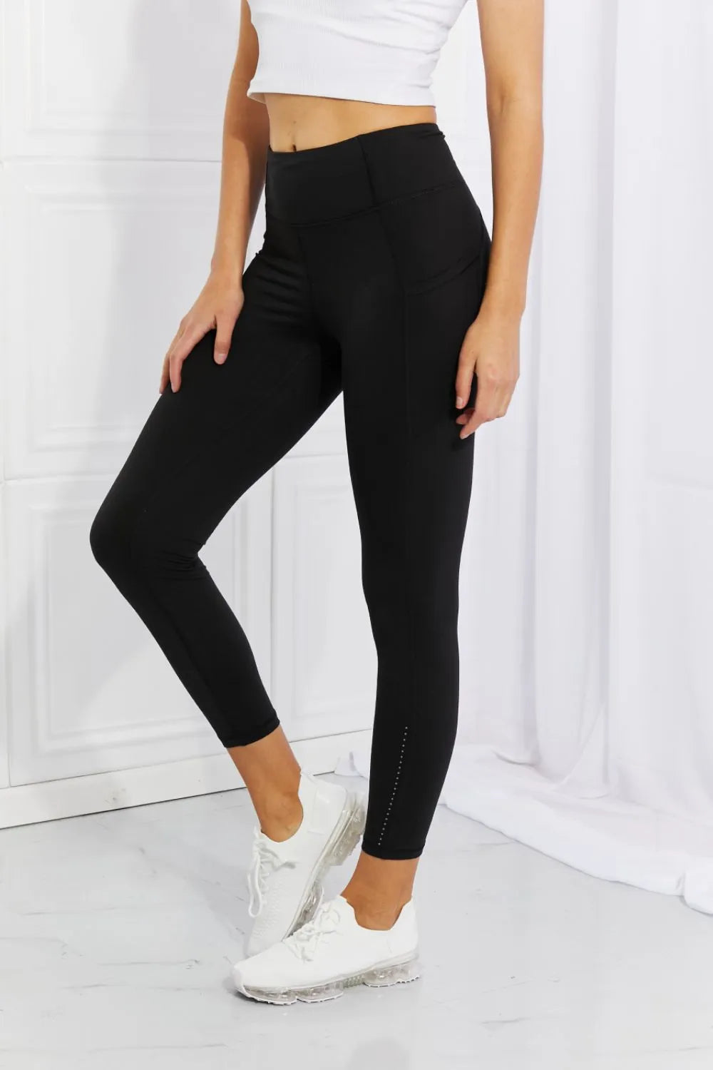 Night Match Reflective Dot Leggings in Black