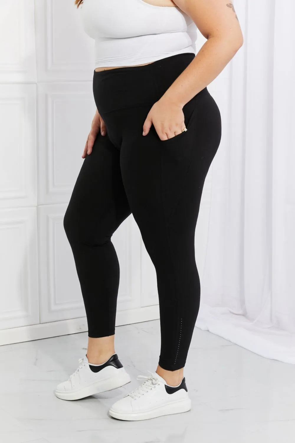 Night Match Reflective Dot Leggings in Black